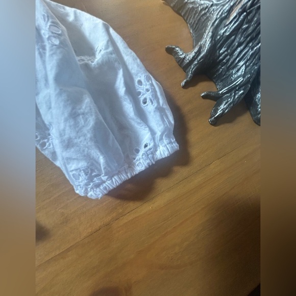 NWT AE LONG-SLEEVE EYELET BLOUSE - Picture 4 of 8